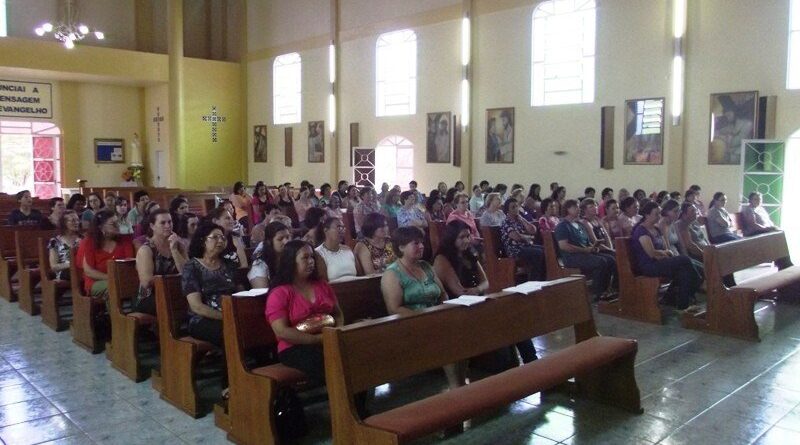 Antes das atividades as participantes acompanharam uma missa realizada no Santuário Nossa Senhora da Saúde.